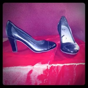 Women's size 7 heeled shoes